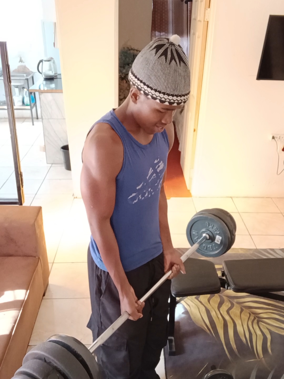 18kg moving light🤣 Last rep got me lightheaded 🤣 #SAMA28 #fyp #tiktok #gymrat #17y 