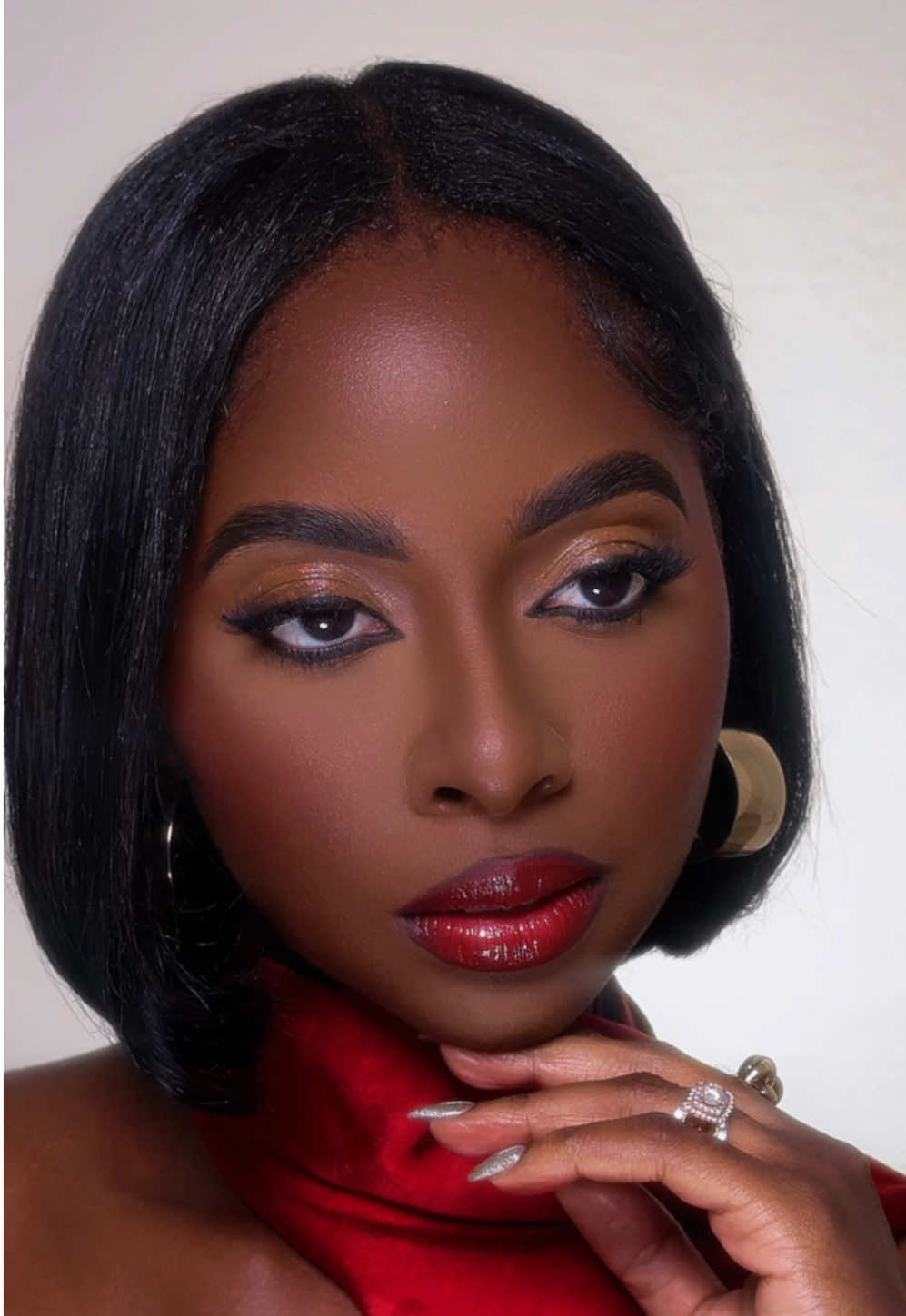 A red lip will do it everytime  Lippie : @WYN BEAUTY  Red hot doubles set 