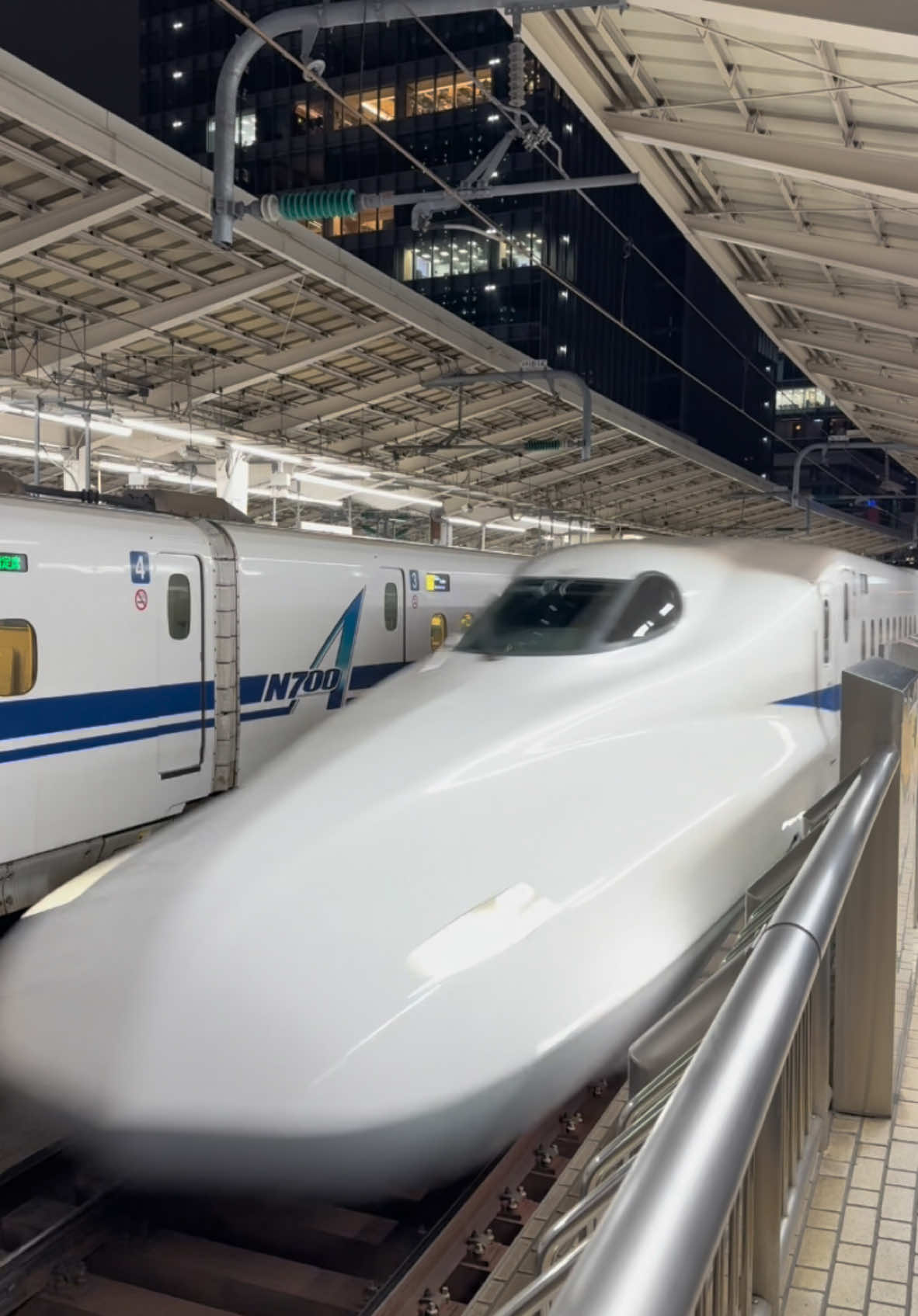 Shinkansen! #Japan #japanrailways #shinkansentrain #osakashin #bullettrain #japantrip #japantravel #tokyo 