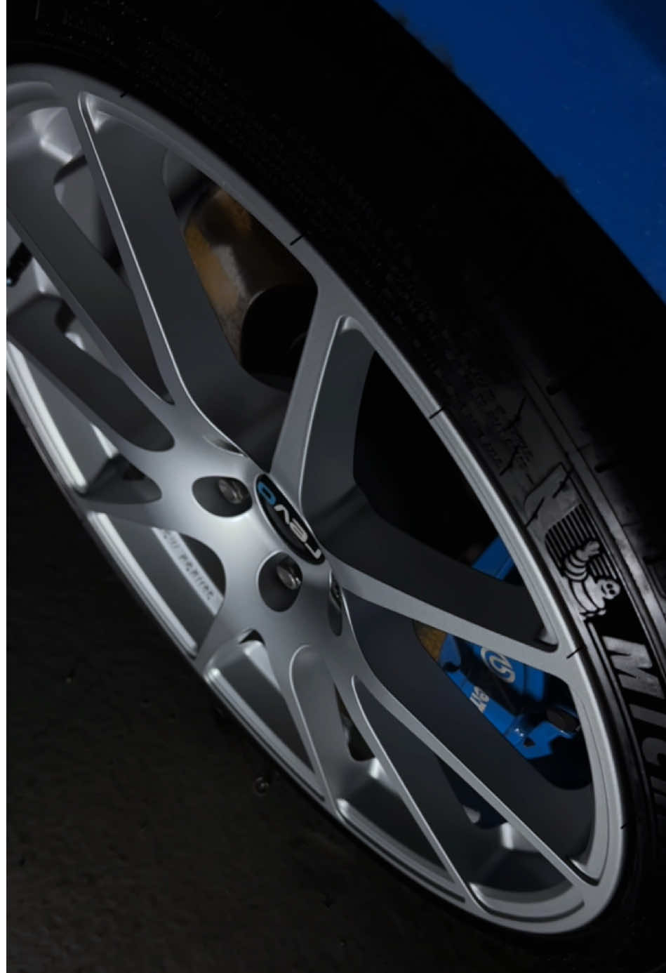 There’s a reason why it’s called Brilliant Silver 😉 @kailendavey  If you would like to enquire about a quote please dm/contact us: ☎️ 01708 728438 📥 info@alloy-fix.com 🖥️ https://alloy-fix.com 📍Romford (RM1 1DX) 📍Dartford (DA1 5BS) ☑️Alloy Wheel Refurbish ☑️Powder Coat ☑️Diamond Cuts ☑️Buckle Repair & Straightening ☑️Crack Repair & Welding ☑️Loan Wheels ☑️Calipers #alloyfix #alloyfixdartford #alloyrefurbishment #wheelrefurb #powdercoating #welding #repair #restoration #ford #fordfocus #focusrs #fordfocusrs