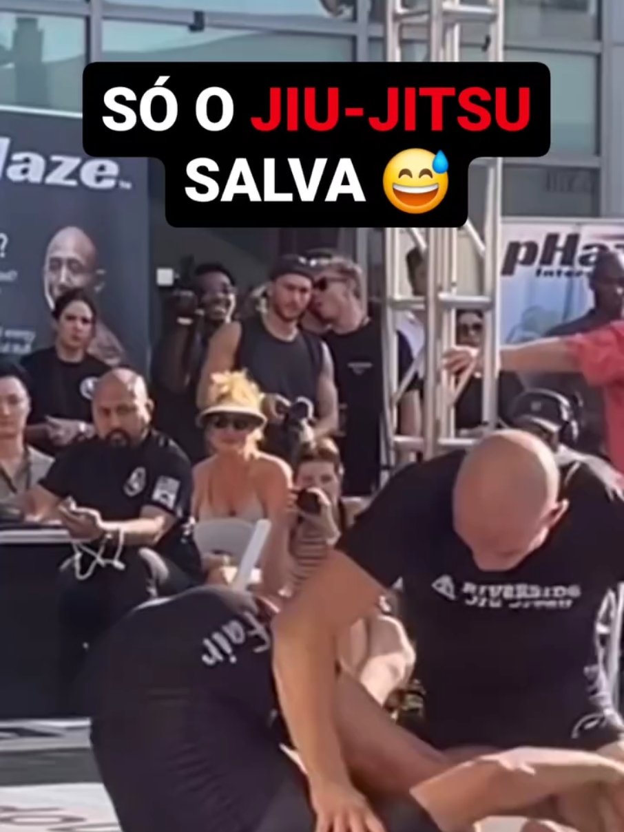 🇧🇷 Só o Jiu-Jitsu salva! 😅  - 🇺🇸 Only Jiu-Jitsu saves! 😅 Vídeo: 📽 @subversivbjj 🥋 Estude Jiu-Jitsu com a @bjjprotech CUPOM: LS10 (LINK AQUI NA BIO) 👕 Procura camisetas de Jiu-Jitsu ? Acesse o link da BIO  e confira nossos produtos #jiu_jitsu_lifestyle #jiujitsu #bjj #ibjjf #artesuave #grappling #jiujitsutechniques #bjjtechniques #martialarts #artemarcial   #jiujitsuvideos #bjjvideos #jiujitsuvideos  #bjjvıdeos #mma #cbjjf #uaejjf  #nogijiujitsu #nogibjj #brazilianjiujitsu 