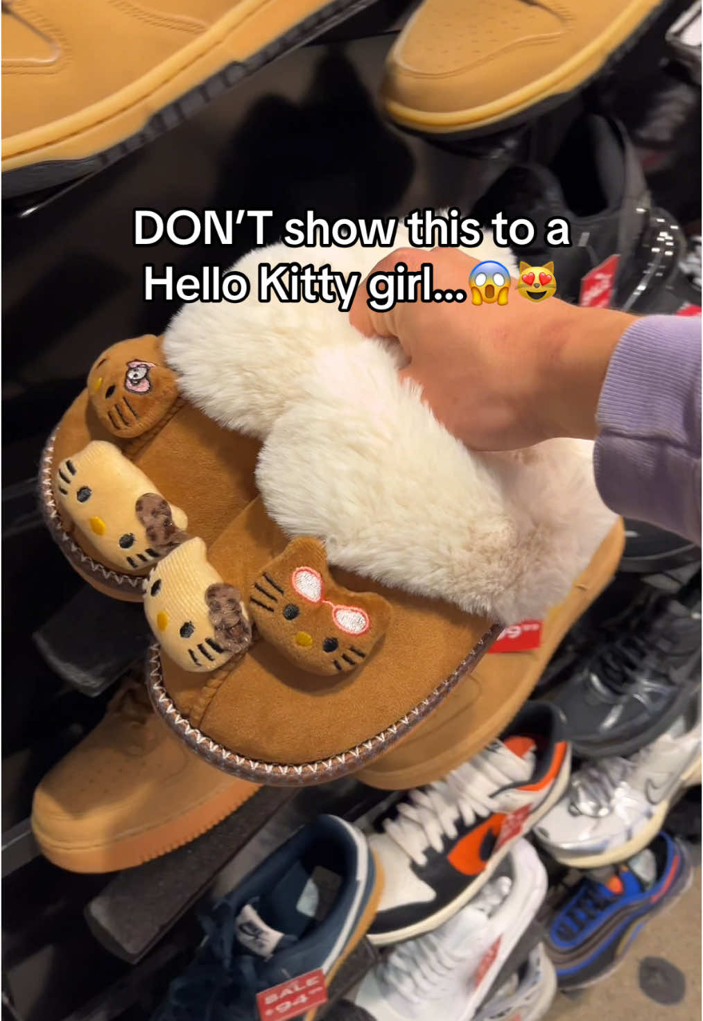 Hello kitty uggs🥹🥰 #hellokitty #sanrio #christmas