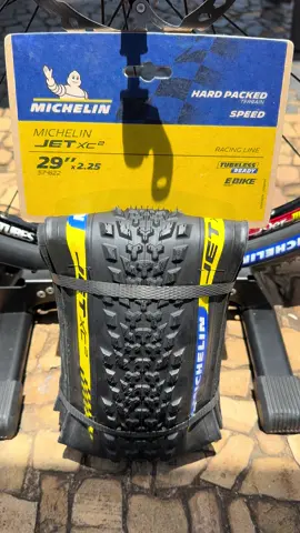 Pneu top demais, linha racing !  Essa faixa lateral fica com uma cara de pneu de corrida mesmo. 🏁🏎️ Está na promoção heim.  De $499 por $339 em 10x  #michelinbike #michelin #bike #mtbbrasil 