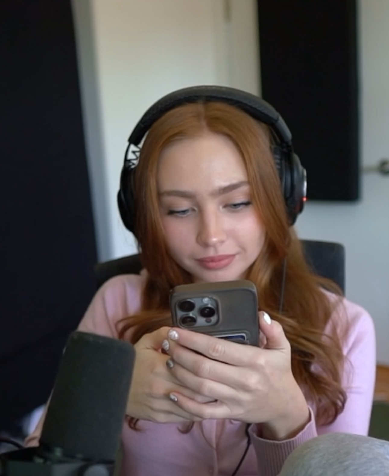 @renata filming a tiktok on her twitch stream #archive 