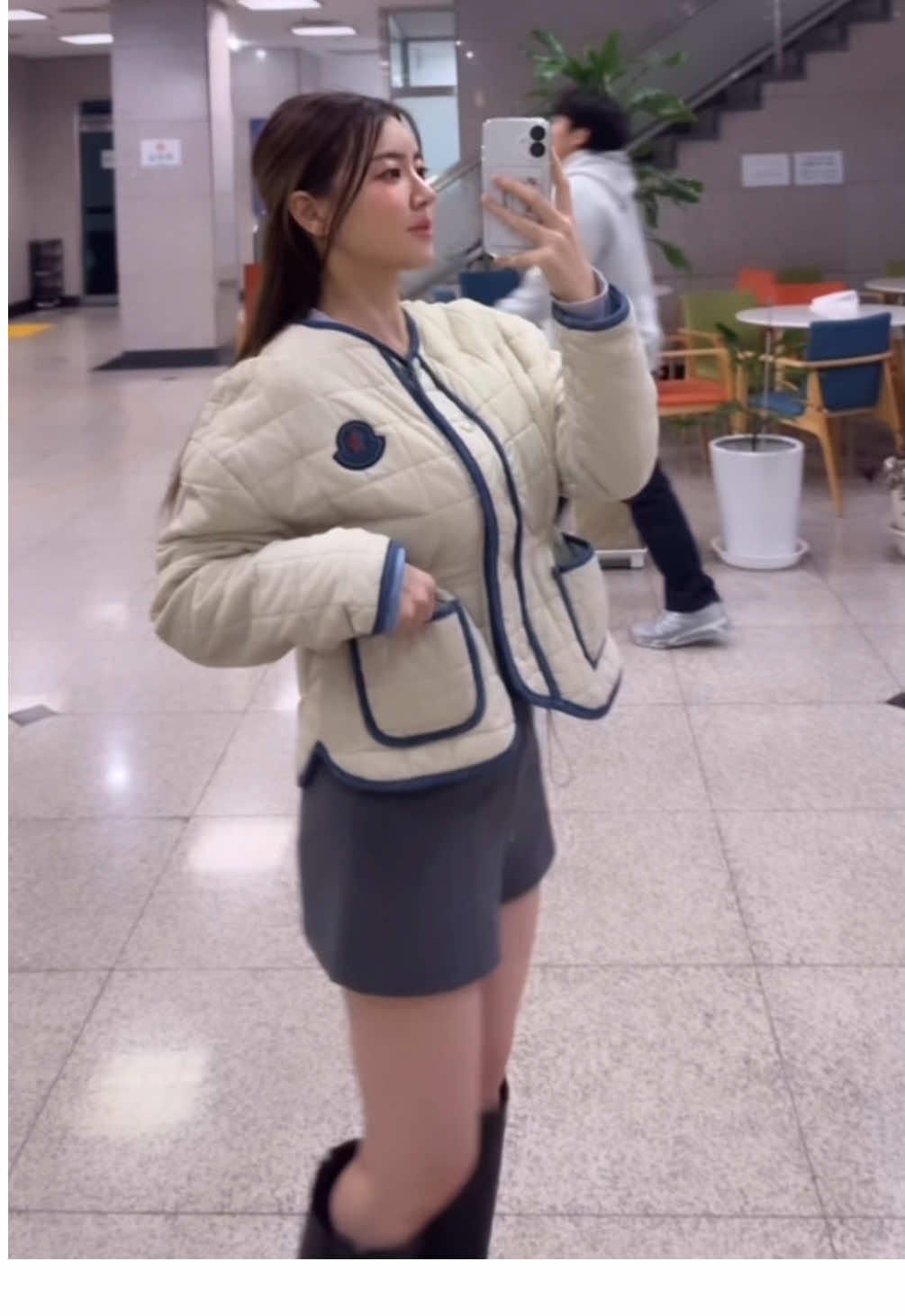 힘들었던 시간도, 잠을 못 이뤗던 시간도. 그리구 따뜻하고 신비한 마음을 나눴던 이 시간도 결국 지나갈테지만. 난 언제나 기억할거야. 지금 이 시간의 나와 우리를🙏🏻 나의 이 시간에, 내 기억속 청춘에 함께 해준 모든 이들과 이 순간을 아낌없이 사랑할 것 ! #대학원#livehost#tiktoklive#fyp#추천#kbeauty#tiktoklivejapan#틱톡라이브#LIVE#신입#라이브#추천떠라#레이디가가#다이아노래방#tiktokthiland#tiktokkorea#OOTD#outfit#workout#pilates#model#요즘유행#챌린지  