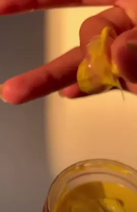 C’est la crème pour ton « glow up », pour faire disparaître boutons, tâches et unifier ton teint avant ton maquillage le matin et en routine soin le soir.  Produit à base de curcuma avec des ingrédients naturels fabriqués en laboratoire pour t’offir le meilleur ! #routinebeaute#femmessenegalaises #GlowUp #skincaresenegal#ynorhabeauty