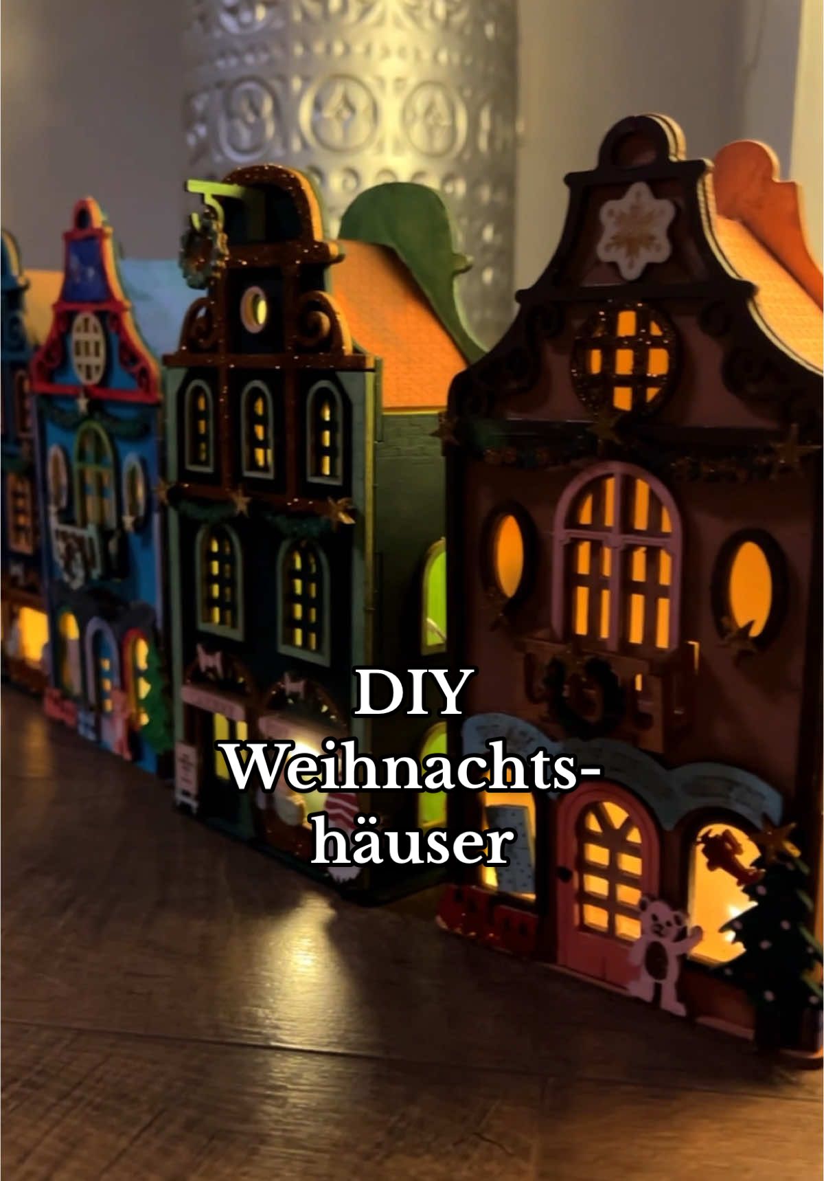 DIY Weihnachtshäuser mit Freunden und Familie 🎅🏼 🏠🎄 #mädelsabend #mädelsabendidee #weihnachtszeit #beschäftigungsidee #geschenke #familienzeit 