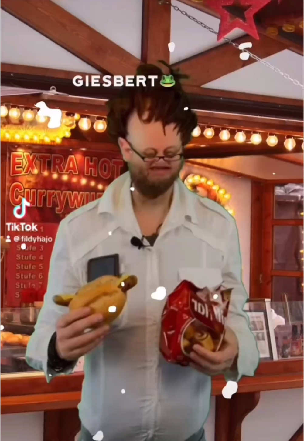 Giesi un seine Fressbuden.. 🎄🫠 ✨SCHON MEINEN MERCH-SHOP ENTDECKT? 🤔 NEIN?! 😱  DANN GEH MAL OBEN AUF DEN LINK IN MEINEM PROFIL⬆️😎 💥Du stehst auf Magie & willst meine Arbeit unterstützen? Bestelle mit dem Code FILDY10 bei ✨Zaubermerch✨ für 10% Rabatt auf deine Bestellung..  ✨⬆️LINK IN BIO⬆️✨ #comedy#parodie#shrinkydinkfilter#fildytv#videoleapapp#greenscreen#fildystudios#giesbert🐸#giesbertwetter🐸#spritzer#weihnachtsmarkt#tonheini#kamerafutzi