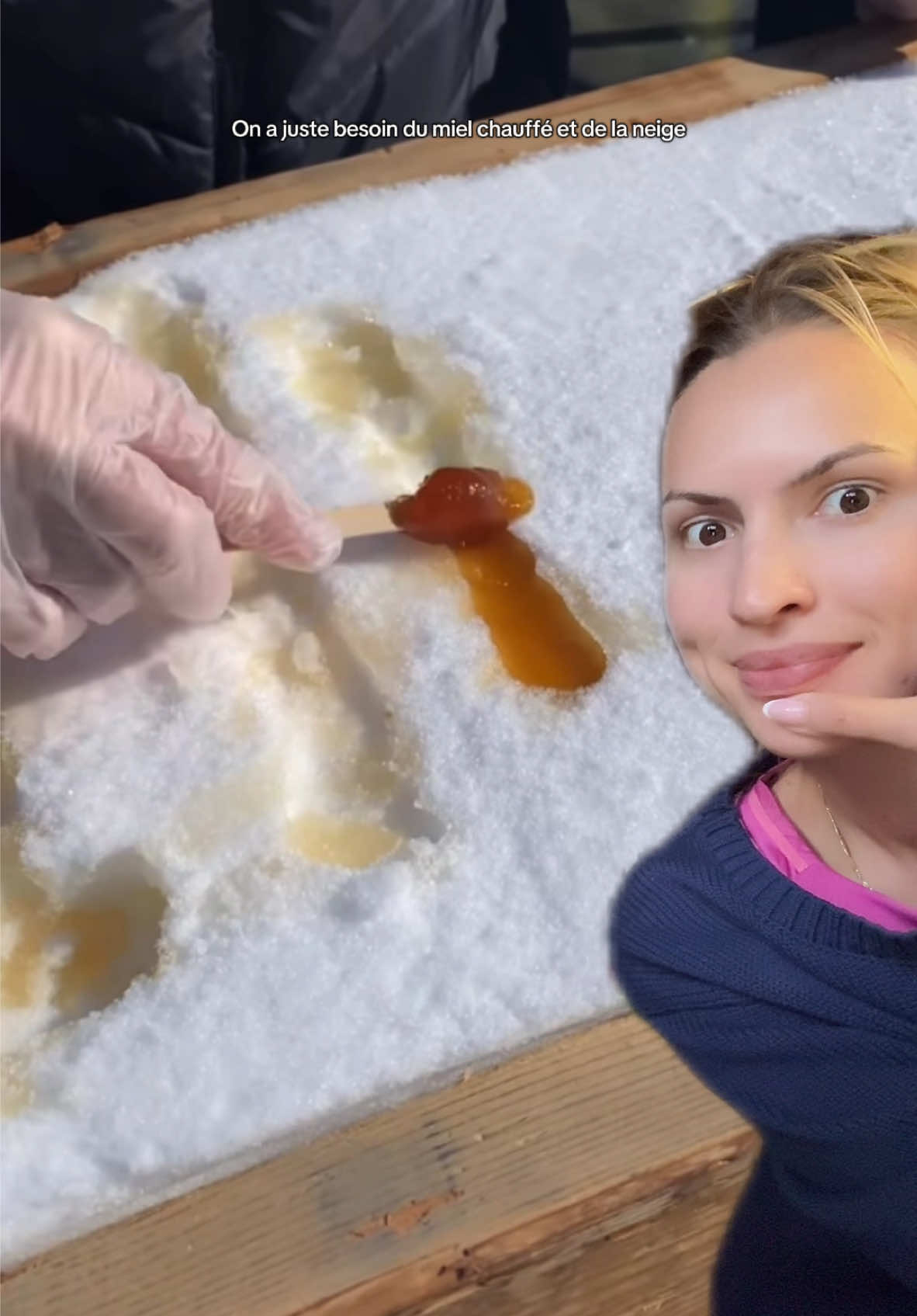 Miel chaud dans la neige = bonbon canadien 🤔 ig: delia.tulei #experience #asmr #asmrcooking #cooking #degustation #recette #food  