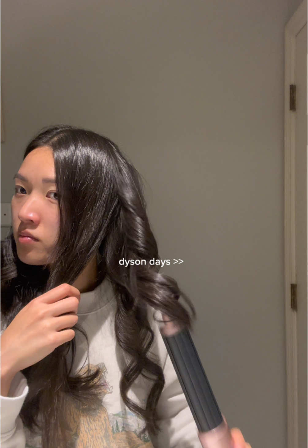 If i only had 10 minutes left to live, i’d spend it all on a 10 minute @Dyson blowout #dysonairwrap #dysonhair #hairstyle #hairroutine #haircare 