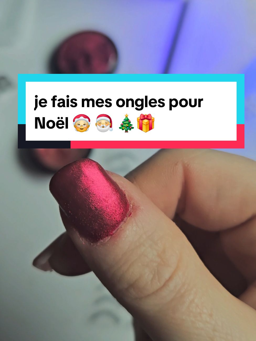 soyez indulgent je suis débutante 🤣 dis moi quel est ton ongle préféré????? #ongles #manucure #onglespournoel #manucurenoel #noel 