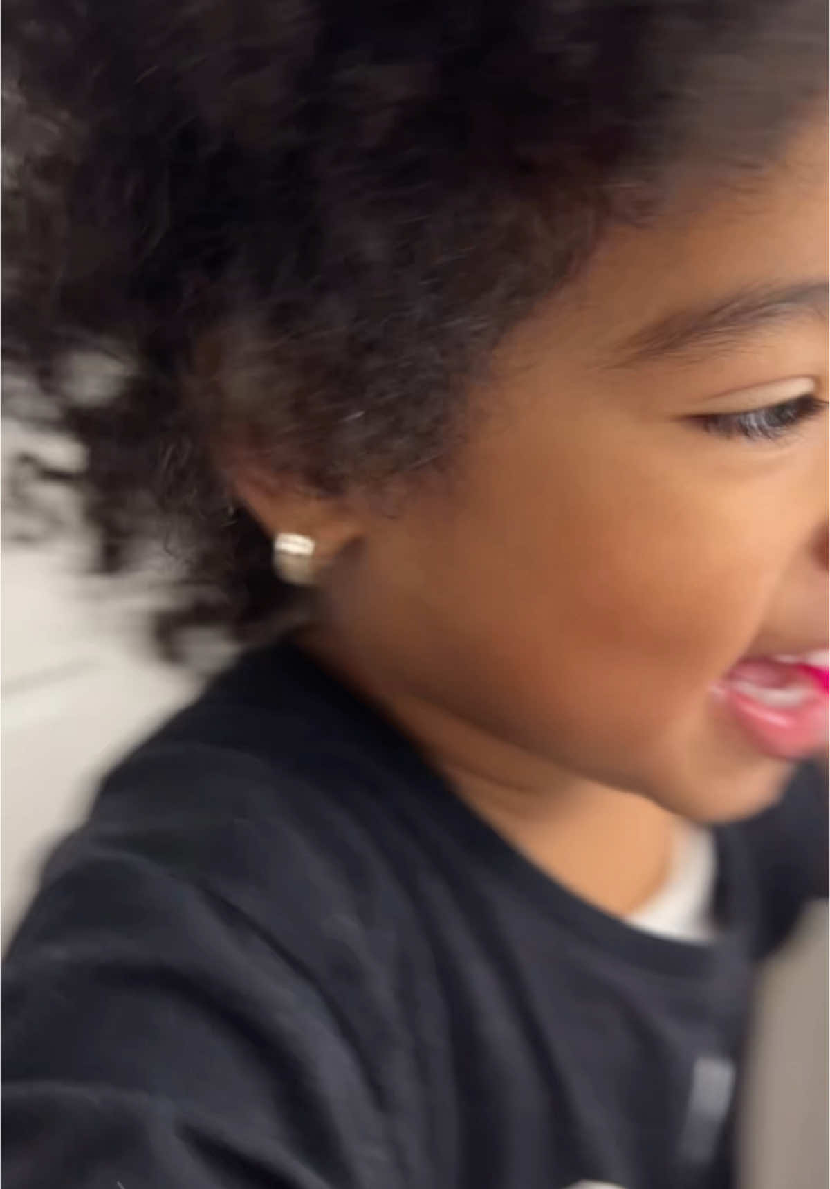 HI GUYS 👋🏽 #Magnolia #pov #teethcare #brushyourteeth #cutiepie #toddler #toddlersoftiktok #toddlermom #sahm #higuys #curls #bedhead #sahmlife #sahmsoftiktoks 