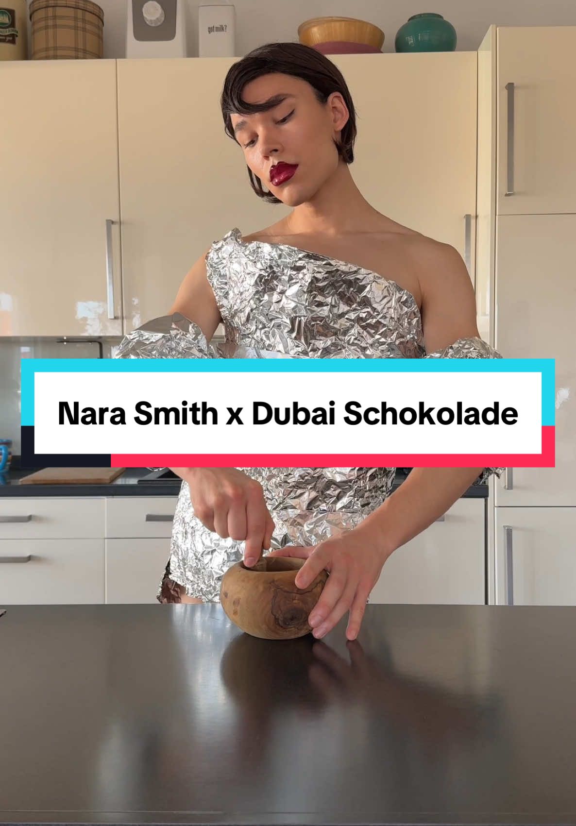 POV: Es ist bald Weihnachten, aber manche Menschen können Dubai Schokolade nicht gehen lassen 🫣 #NaraSmith #DubaiSchokolade 