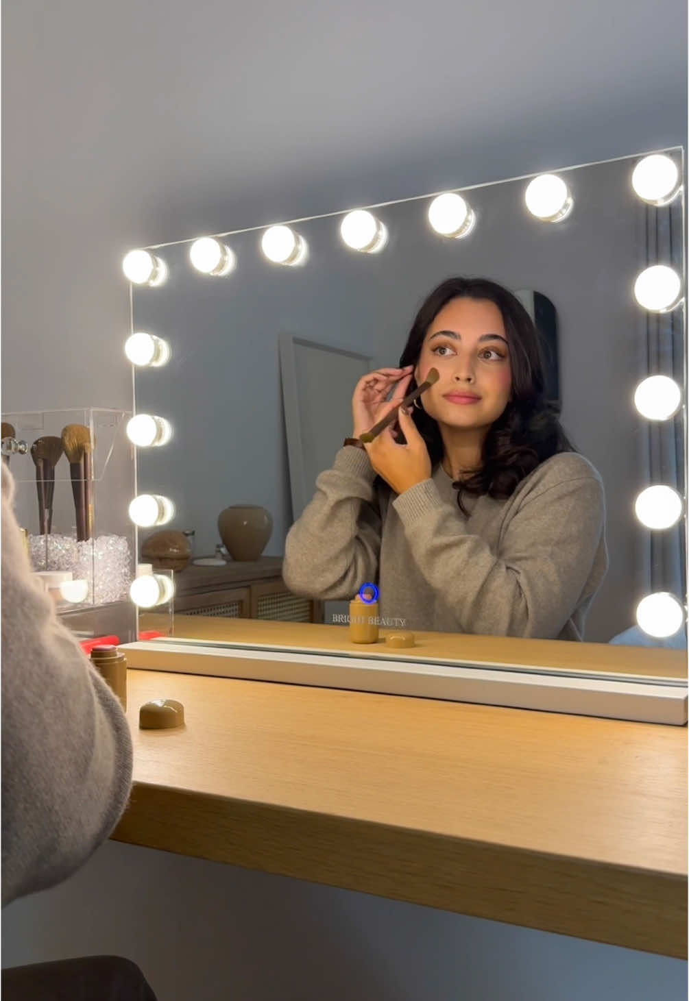 De perfecte spiegel voor je make-up routine @BRIGHT BEAUTY 🤍 #brightbeauty #MakeupRoutine #makeupspiegel #makeupmirror #grwm #hollywoodspiegel #makeuptafel #hollywoodmirror #vanitymirror