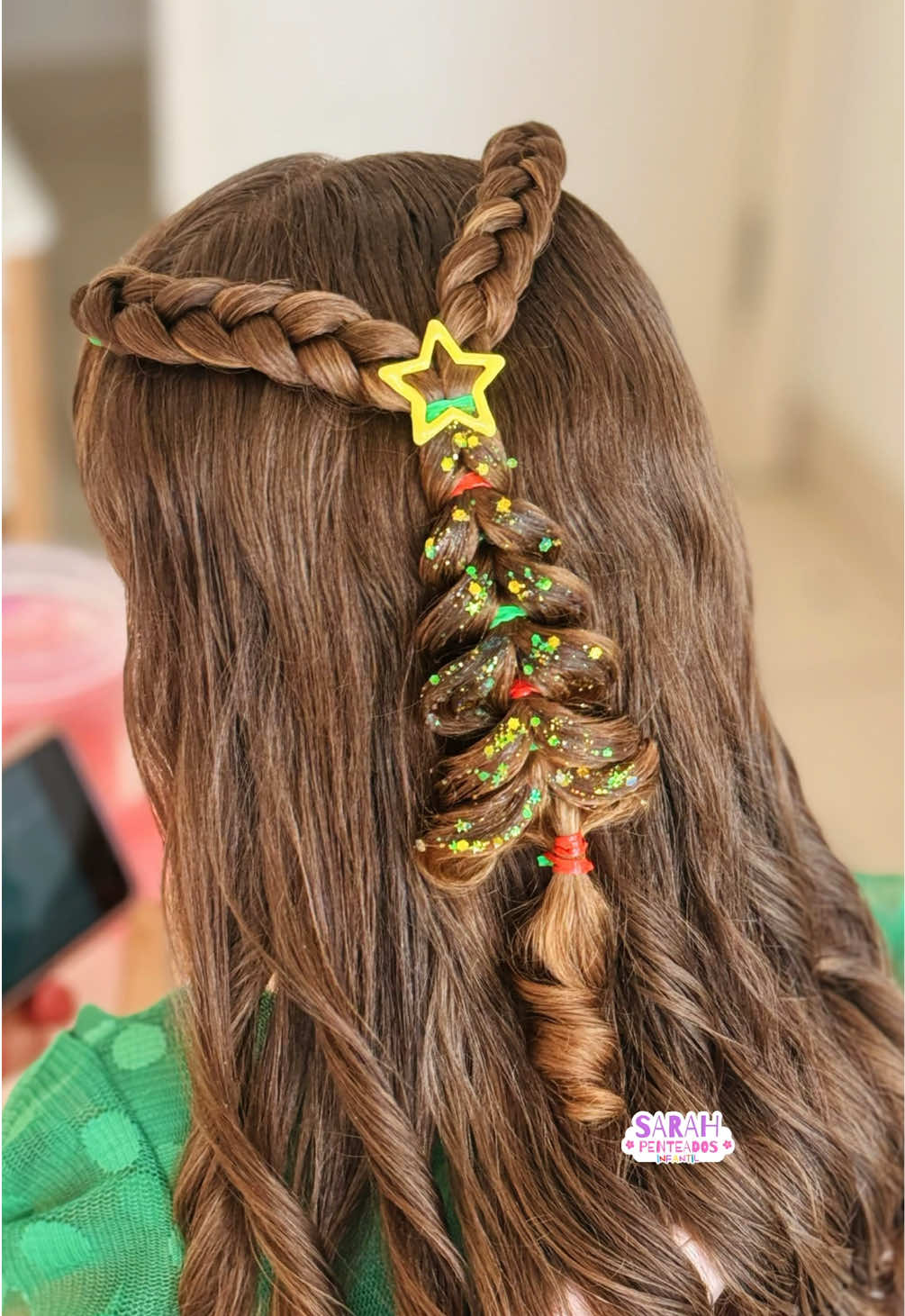 Penteado facil para o Natal 🌟 Ja salva para fazer ai tambem 🎄🎄🎄 . . . #penteadonatal #penteadonatalino #natal #natal2024