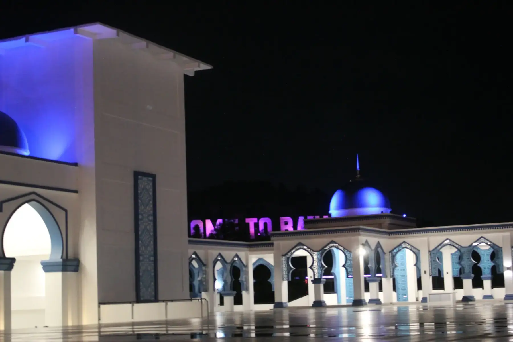pesona masjid agung batam center malam hari.  #fyppppppppppppppppppppppp#fypシ゚#batam#masjid#masjidagung#masjidangungbatam #agusbuta#densu 
