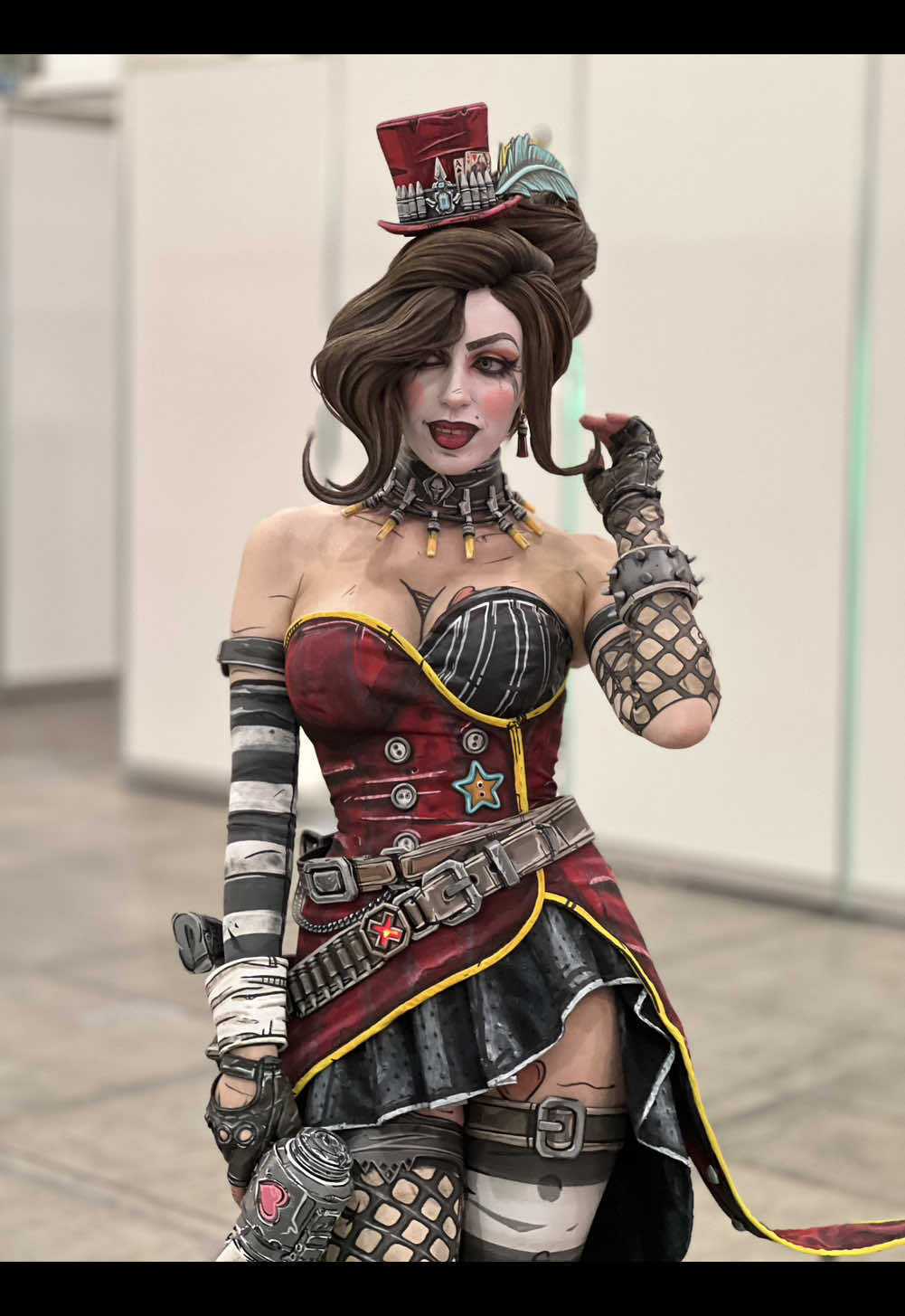 Would you like to catch Moxxi for a photo?💔 #moxxi #madmoxxi #borderlands3 #borderlands #moxxicosplay #madmoxxicosplay #borderlandscosplay #cosplay #cosplayer #cosplayconvention #cellshading #gamecosplay 