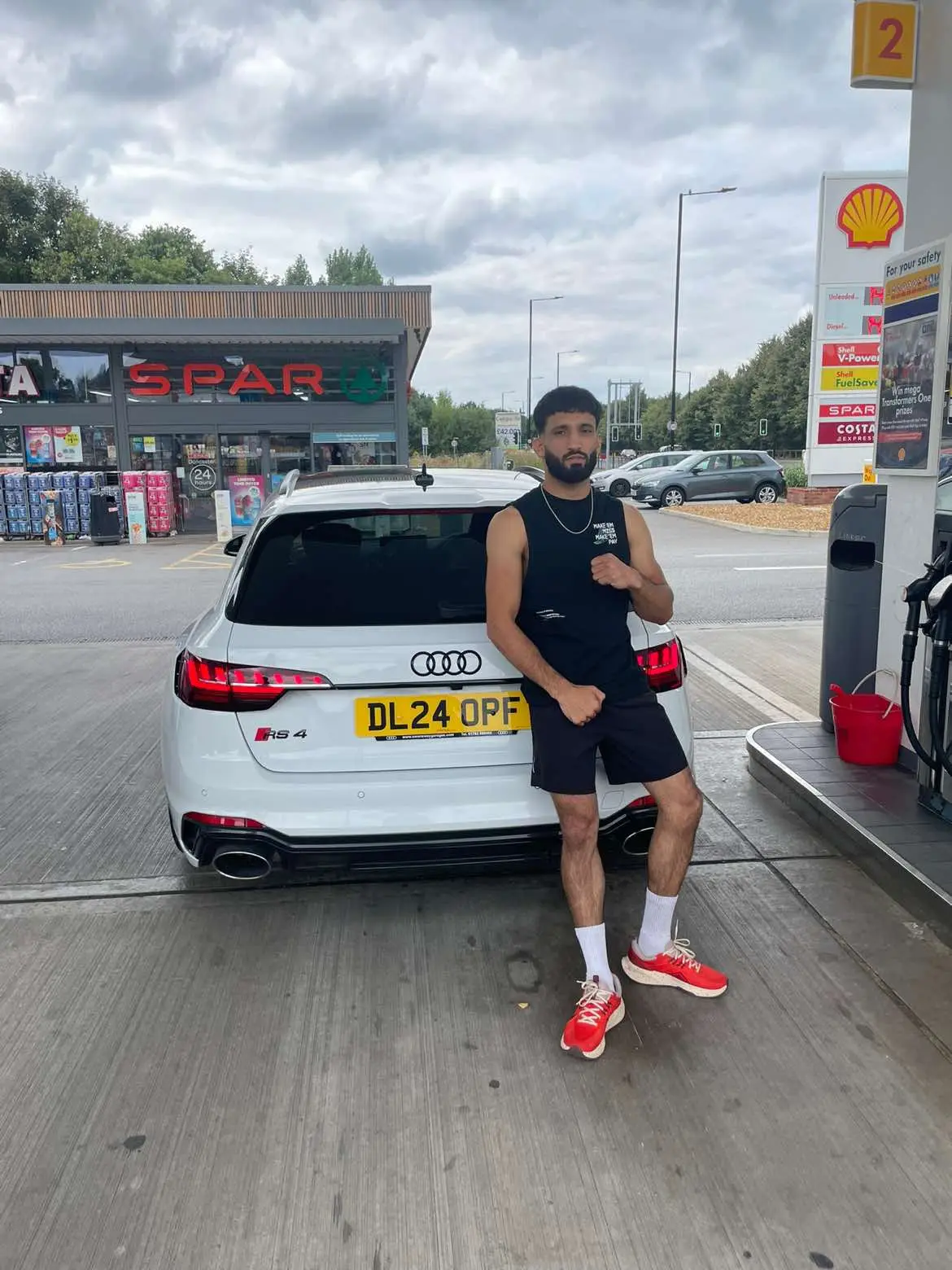 The Day One’s ya know. Grown up together having each others back and here we are now supporting each other in their battles.  #TeamHanif #billythekid #billyboy #ateam #boxing #fightclub #fightnight #teamwork #brotherhood #kashmirgroup #mirpur_ajk #unleashed #RS4 #audirs4 #beastmode #fyp @Abbas 