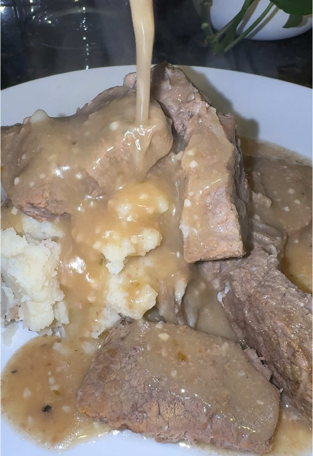 Mashed potatoes, steak & gravy 503 calories 45g protein #mealprep #highproteinmeals #cut #EasyRecipes #caloriedeficitmeals 