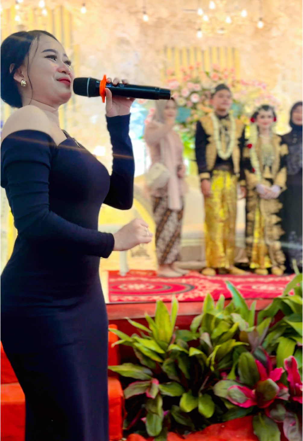 #jawapride🔥 #dangdutkoplo #fypシ゚ #banjarnegaraterkini #penyanyi #VoiceEffects #penyanyi #banyumasstory #biduandangdut #fyppppppppppppppppppppppp #layangkangen #biduandangdut 