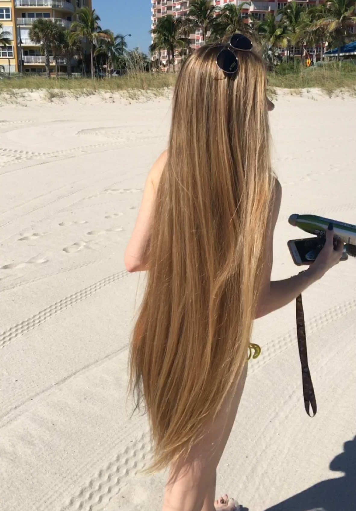 Rapunzels walking is always 😍🔥🔥 #longhair #rapunzel #hairtok #hairlove #viralvideo 