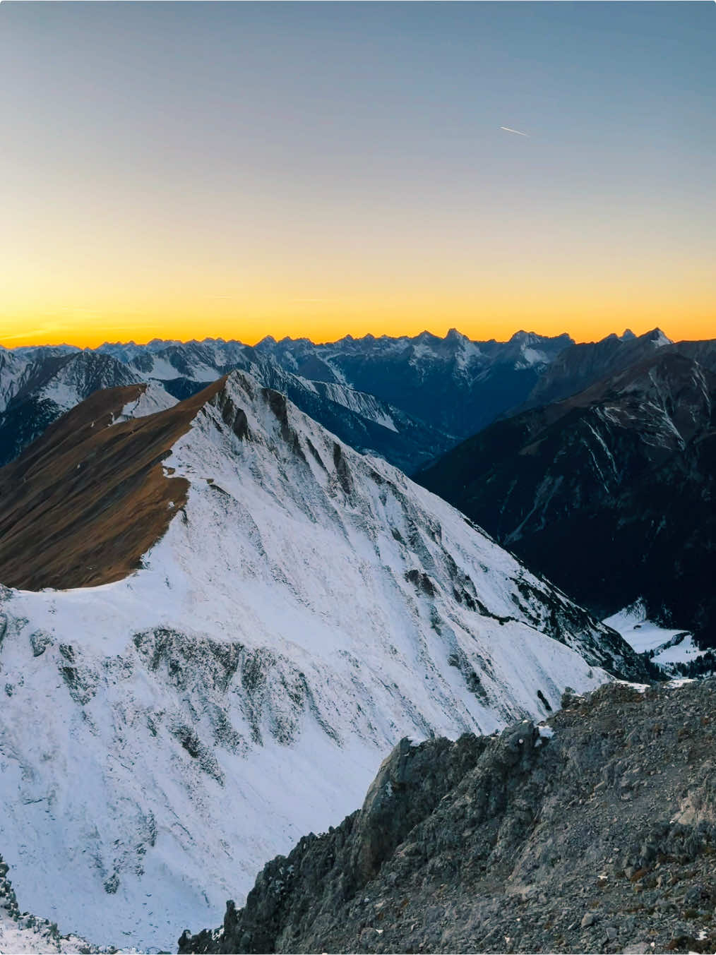 standing on the summit🏞️ #nature #real #dream #views #free #fyp #viral #sunset #summervibes #sonnenuntergang #Summer #warmersommer #hike #alps #mountains #scenery #mountain #explore #gorpcore #Hiking 