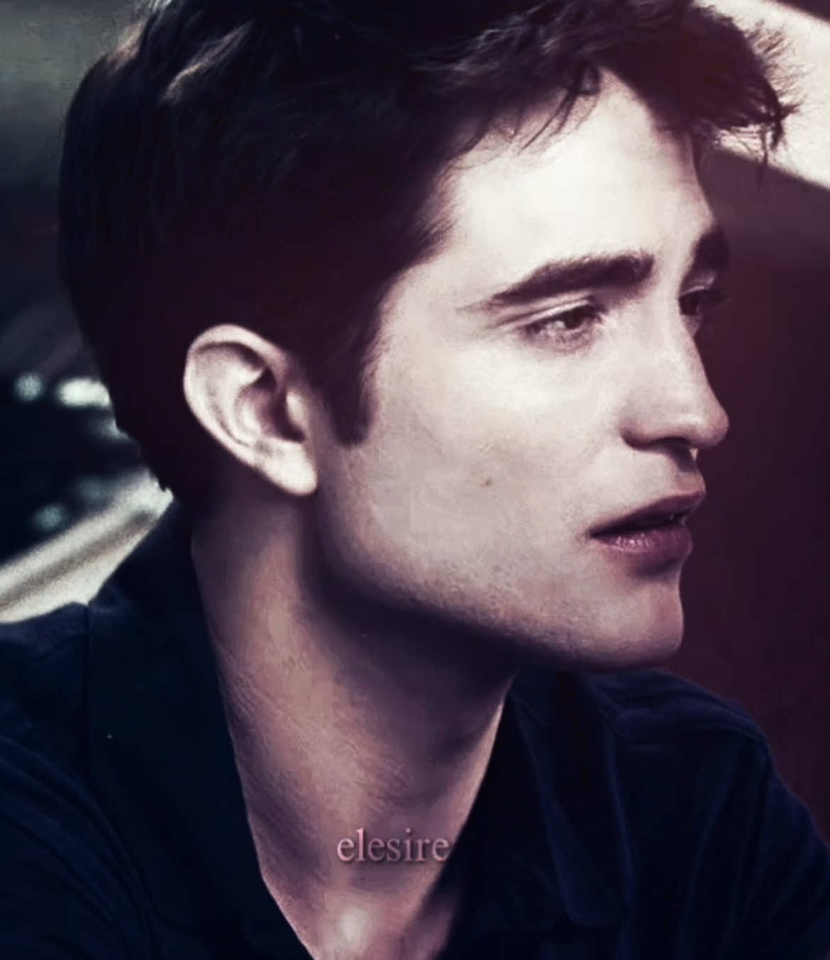 honeymoon edward makes my knees weak. #edwardcullen #edwardcullenedit #twilight #twilightsaga #robertpattinson #robertpattinsonedit #elesire #foryoupage #fyp #viraledit 