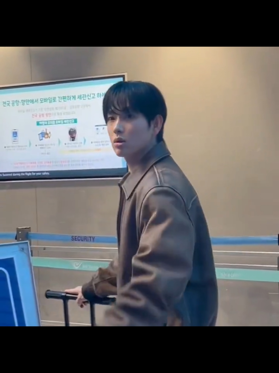 another day another siwan meme #relatable #passport #travel #airport #imsiwan #yimsiwan #squidgame #squidgame2 #comingsoon #kdrama #netflixkorea #fyp 