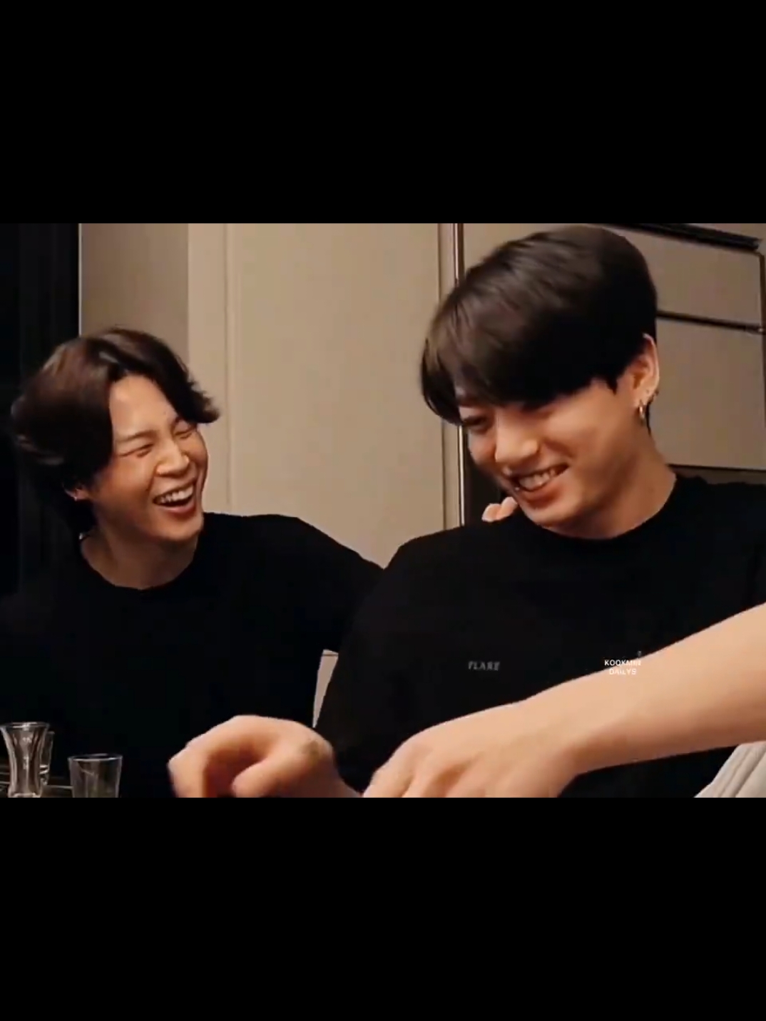 amoooo ,eles tem os melhores momentos #kookimin #kookiminisreal #jikook 