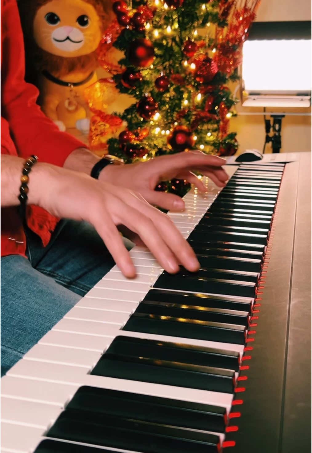 Happy Holidays with Jingle Bells 🔔 #jinglebells #pianocover #piano #pianojinglebells #jinglebellspiano #happyholidays 