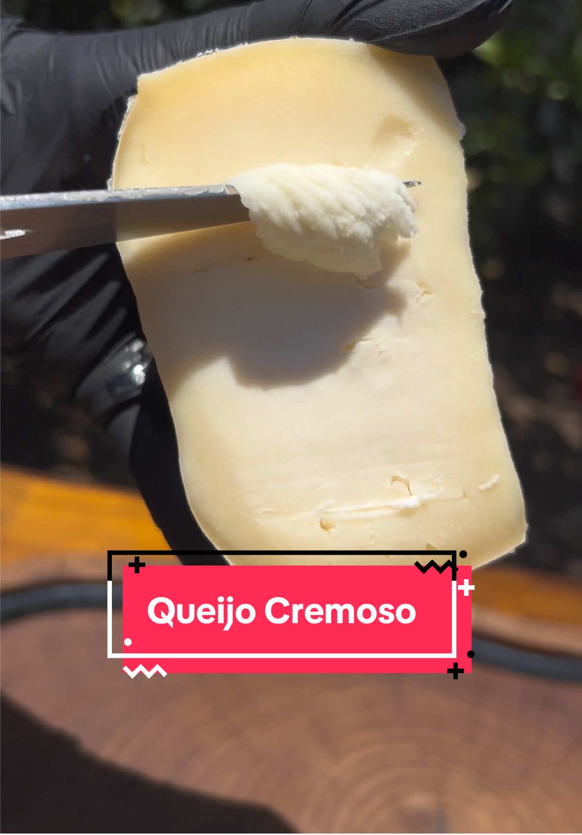 ✨ Uma joia gastronômica direto de Passos-MG Queijo Cremoso, com sua textura sedosa e casca lavada, é o equilíbrio perfeito entre suavidade e intensidade. 🧀💛 ✔️ Maturado por 18 dias ✔️ Embalado em resina comestível ✔️ Ideal para harmonizar com: ▫️ Chardonnay ou outros brancos frutados ▫️ Crackers ou pão crocante ▫️ Geleias de pimenta ou chutneys 🛒 Peças de aprox. 300g | Encomende já pelo link na bio. #QueijoCremoso #QueijosArtesanais #GastronomiaDeQualidade #HarmonizaçãoPerfeita #SaboresDoBrasil #Fusqueijão