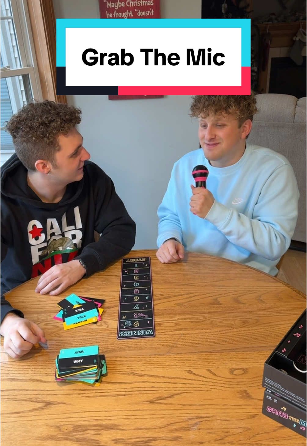 would you win this game? 👀 #grabthemic #familygames #fungame #singing #christmasgiftideas #flashsale 