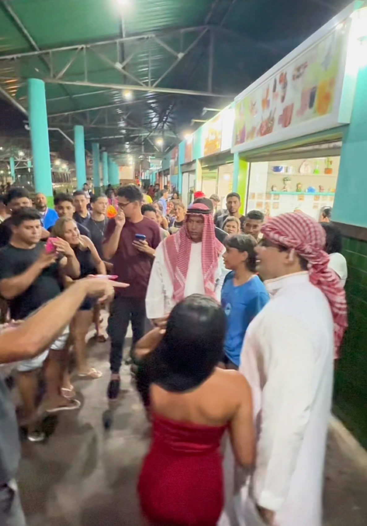 Sheiks são vistos em Terminal da Koahb em São Luis 😱💸💰🫱🏻‍🫲🏼 #humor #sheik #slz #saoluis #foryoupage 