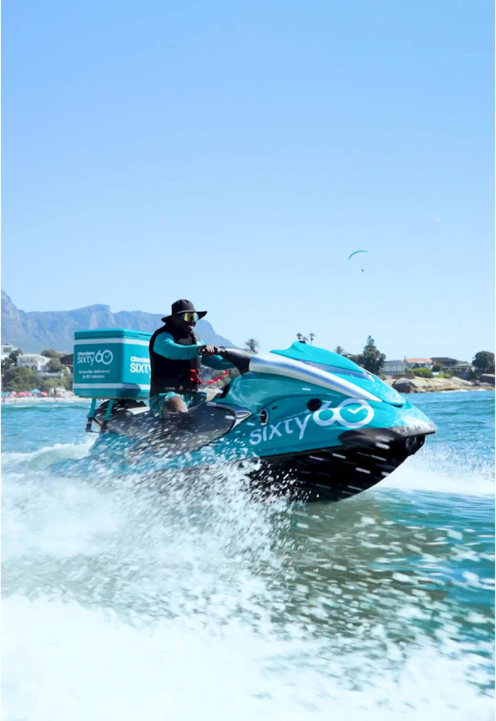 🏖️ December isn’t just a month, it’s a lifestyle. Delivery to Clifton 4th beach? Sure, why not! A Sixty60 jet ski delivering Gatti's ice lollies to your boat? We got you! #jetski #clifton #gatti #dezemba 