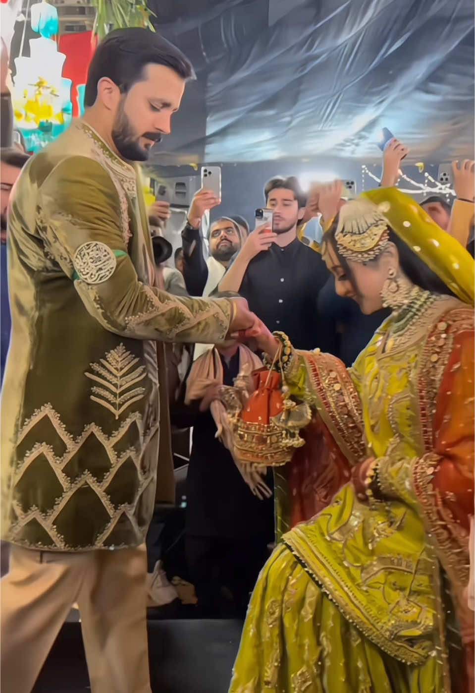 Tera Hua Hai Karam🥹♥️👩‍❤️‍👨 #Rajab #rajabmehndi #dailyvlogs #emaan♥️rajab #cutecouple #dailyvlogs #tiktokpakistan🇵🇰 #familyvlog #rajabbutt #LIVEHighlights #LIVEIncentiveProgram #PaidPartnership 