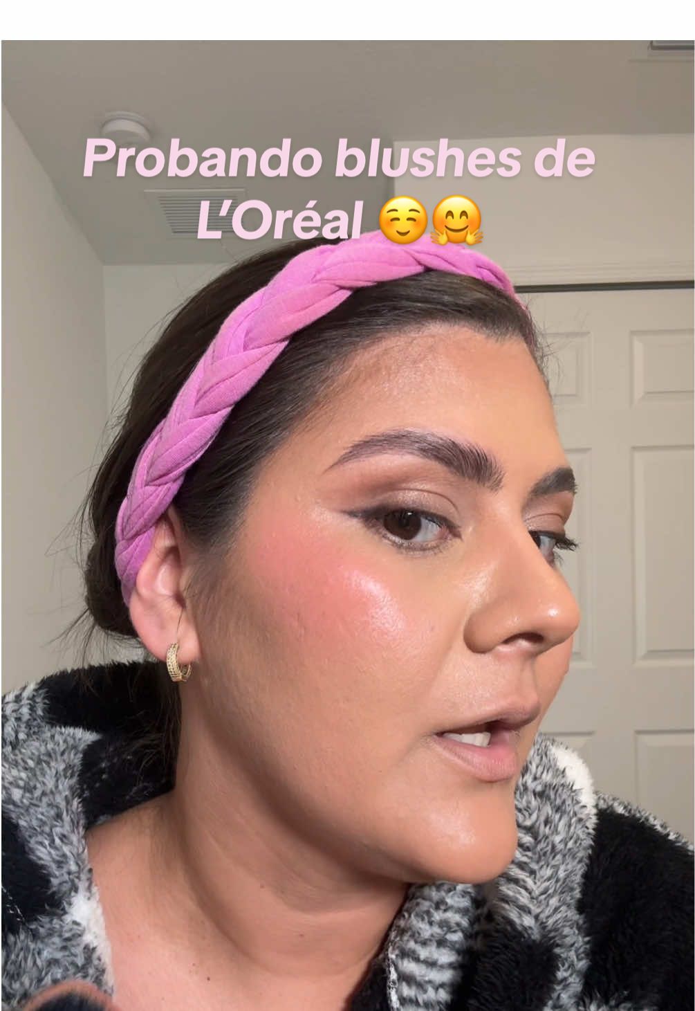 Amiga los tonos juntos son mi favorito🤩 por eso les digo que no necesitas gastar mucho dinero para tener buenos productos ☺️✨  Tonos 601 y 605  @loréal paris usa @L’Oréal Paris  #blush #reviews #lorealparis #makeup #blushes #paratii #live #blushes  #maquillaje  