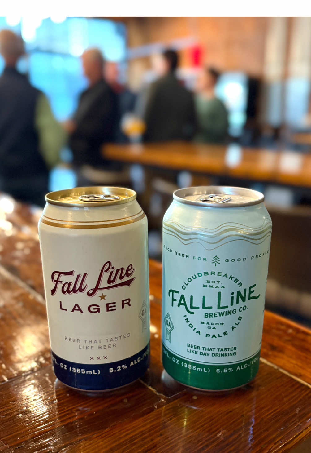 It’s all about teamwork here at Fall Line! 🍻🤝—tag the crew you’re sharing a pint with this weekend!🙌