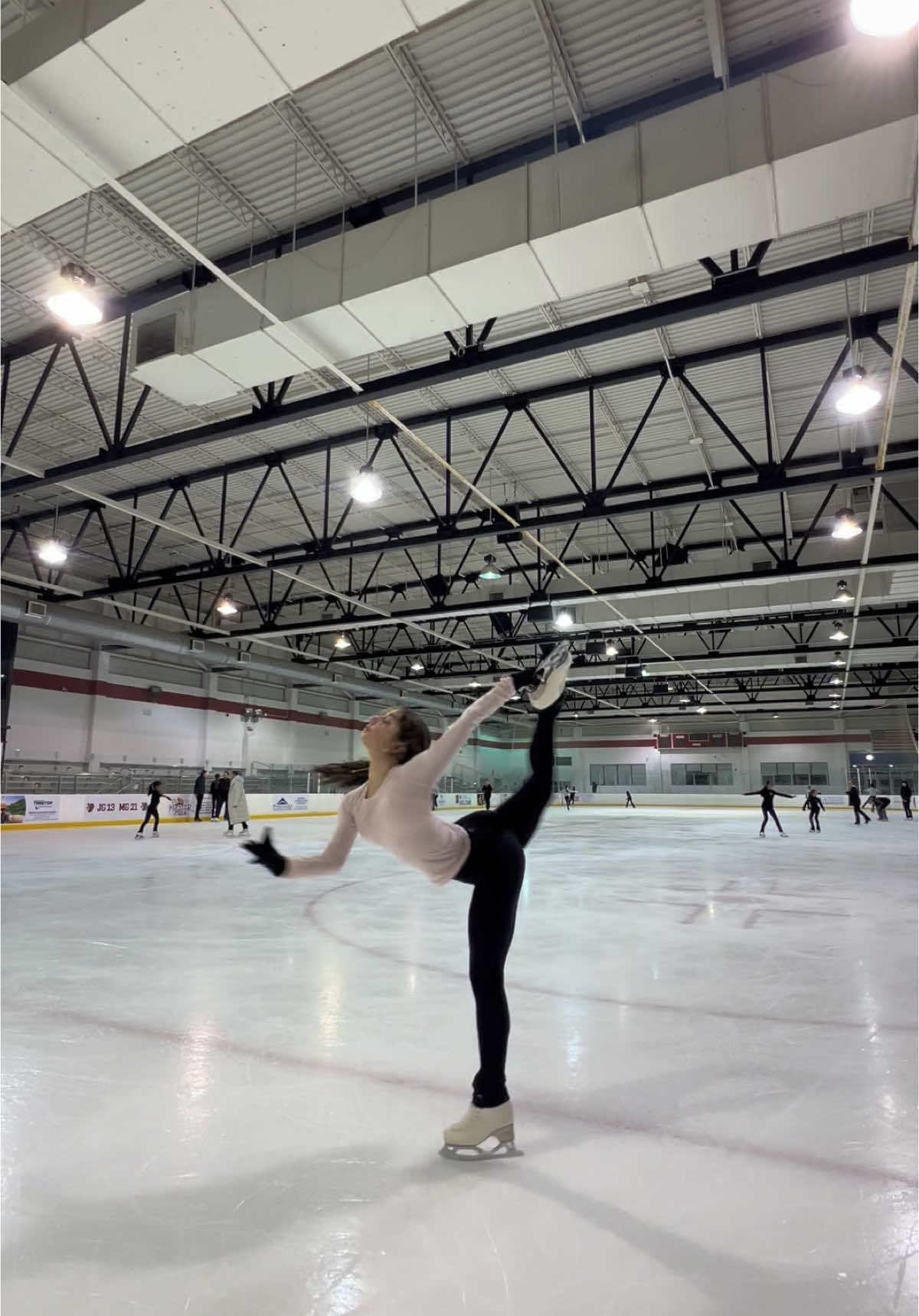 💗🫧⛸️#figureskating #figureskatingtiktok #iceskater #IceSkating #figureskater #flexibility #iceskatingtiktok 