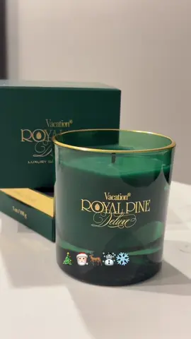 Your favorite candle for this holiday 🎄🧣☃️  #candle #royalpinecandle #scentedcandle #vacationinc #giftideas #TikTokShopHolidayHaul #NewyearNewaura 