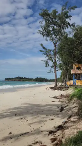 Loving thè view ❤️❤️❤️❤️ #beach #beachvibes #beachday #kudat #simpangmengayaukudat #fyp #jalanjalan #cari #cinta #sabahancrew_fams #sabahantiktokers #jiwang #masihgalau🥀 
