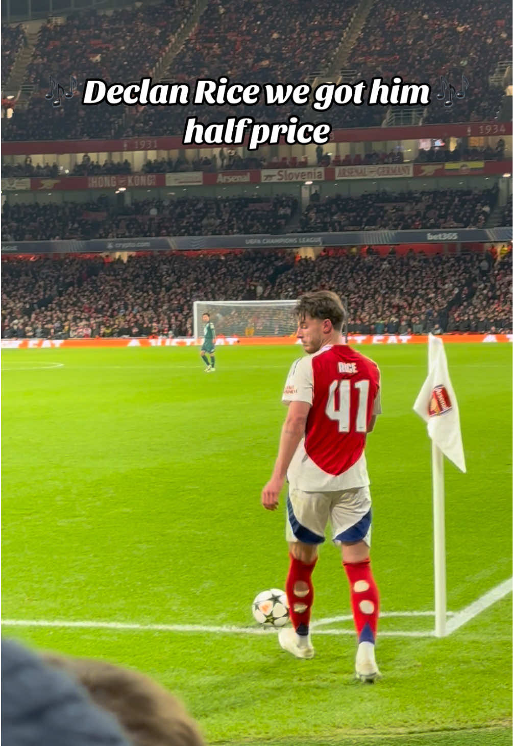 Cheap at half the price 🤝 Declan Rice shapes up to take a corner for Arsenal at the Emirates Stadium v Monaco in the Champions League #arsenal #arsenalfc #corners #corner #declanrice #footballtiktok #footballtiktok #emiratesstadium #cornerkick #monaco #championsleague @arsenal 