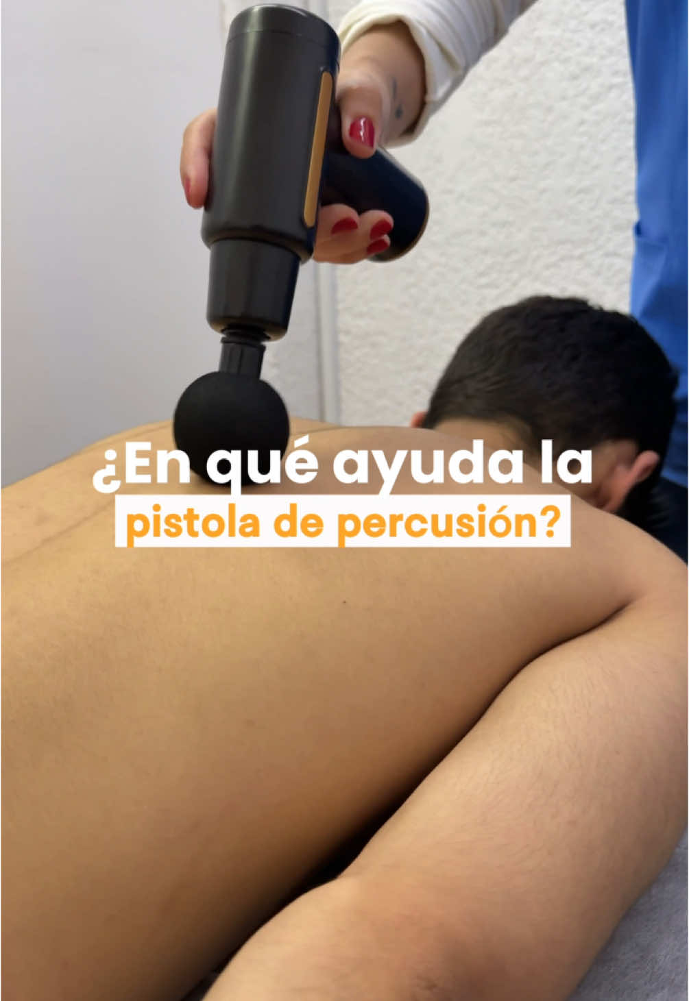 💥🦵 ¿Sabes en qué puede ayudarte la pistola de percusión? Descúbrelo aquí y dale a tu cuerpo el cuidado que merece. 🔥💆‍♂️ ‼️ TU PRIMERA SESIÓN CON NOSOTROS A TAN SOLO $250 ‼️ #fisioterapia #fisio #rehabilitacionfisica #agendaya #pistoladepercusión #recuperación #músculos #espalda