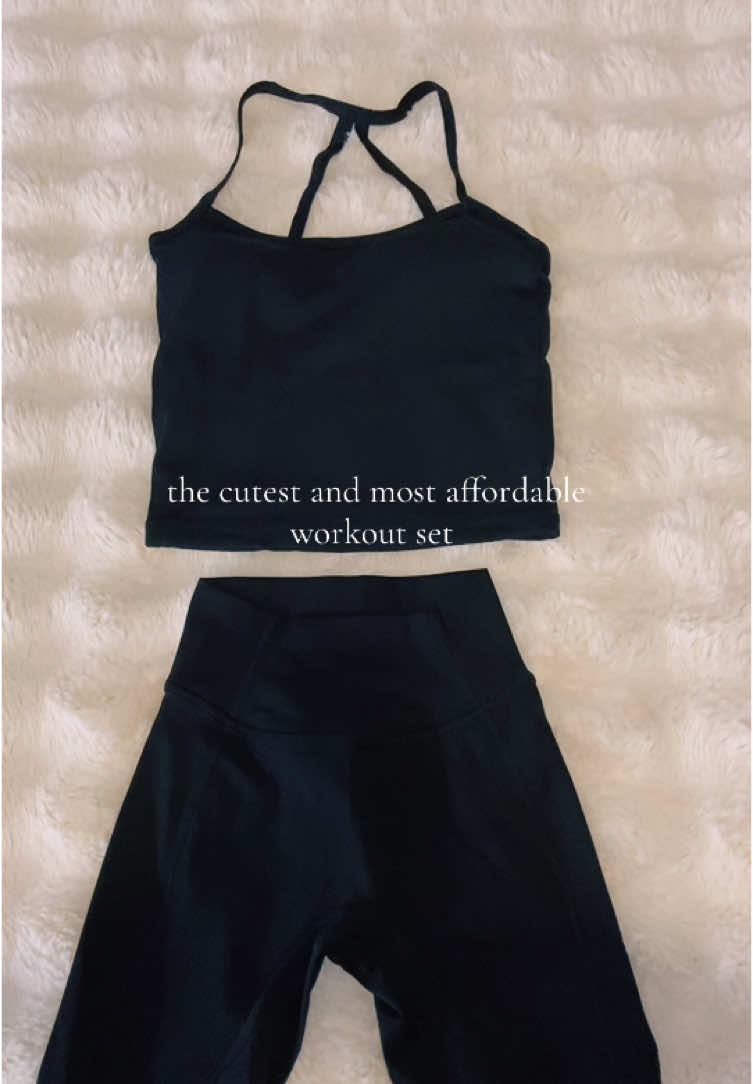 This set is the cutest! It is such good quality, so flattering, and has bulit in padding! Obsessed with this. #tiktokshopholidaydeals #holidayhaul #giftguideforher #gymset #gymgirlsoftiktok #gymgirlies #gymwear #athleticwear #affordablefashion #tiktokshopgymsets #christmaslistideas #tiktokshopfinds #affordablegymclothes #viralgymset #GymTok #workoutmotivation 