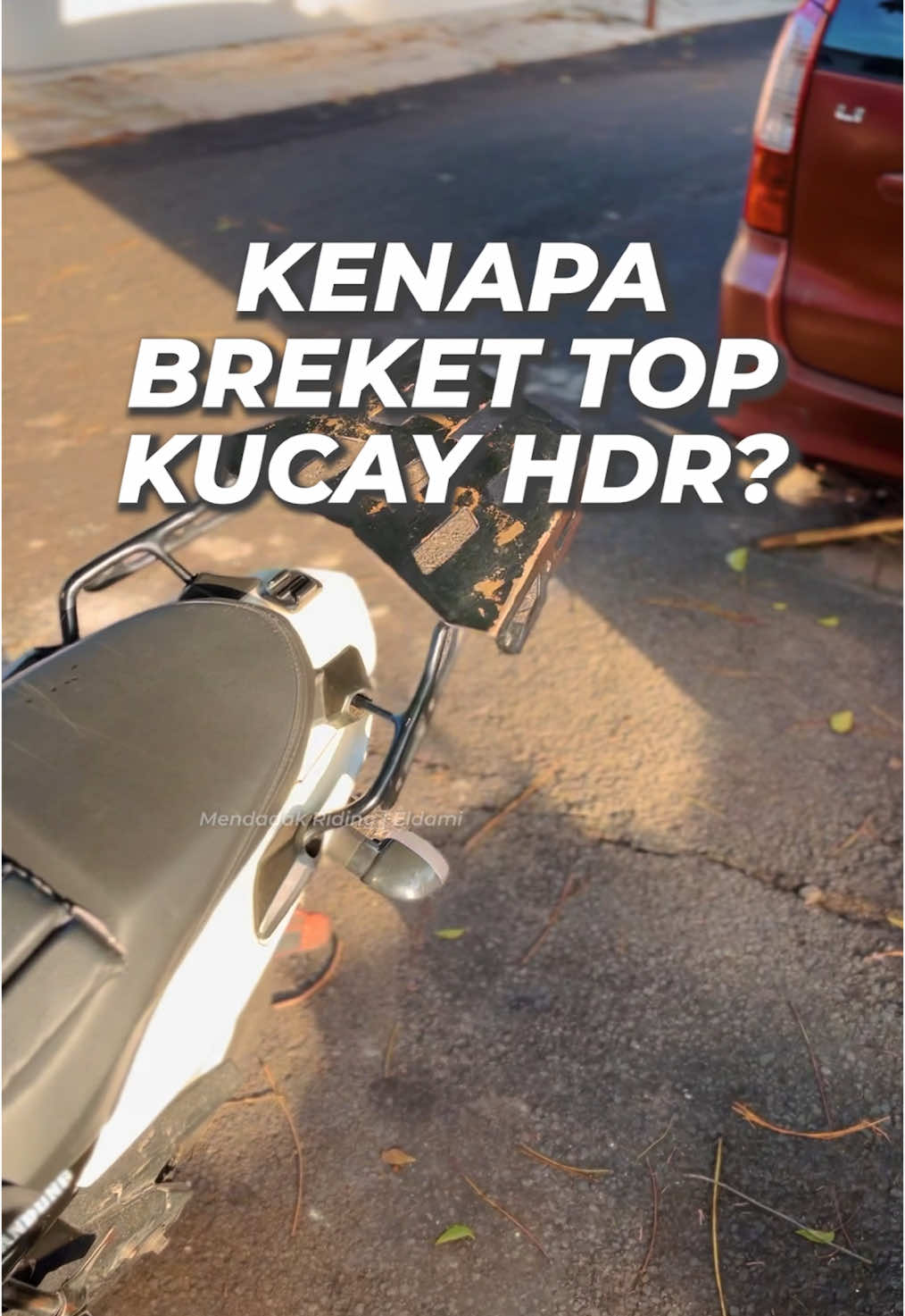 Membalas @tigermeowww Breket top box kucay jadi yang paling pas pada waktu itu. Kendalanya ada di - ga bisa fitting - ga bisa nginepin motor - dan pengen yang bisa bikinin tanpa harus fitting.  Kuncinya sebenernya ada di para admin marketplace yang menyarankan “motor harus nginep” Padahal menurut saya bisa tanpa harus nginep, caranya dengan 2x dateng 1. Saat fitting 2. Saat pengambilan/pemasangan Tapi solusi ini tidak ada di pilihan yang para admin kasih. Jadi sebenernya kita pembeli  harus bisa kreatif juga menawarkan solusi yang pas dengan masalah sendiri.  Jika bertemu dengan admin yang ga mau pusing ikut campur masalah pembeli, ya sudah pasti endingnya “ga bisa ya kak”  Pada saat itu cuma kucay yang bisa bikinin tanpa fitting.  Mau? *resiko barang pnp, ada aja yang kurang presisi walalu tipis