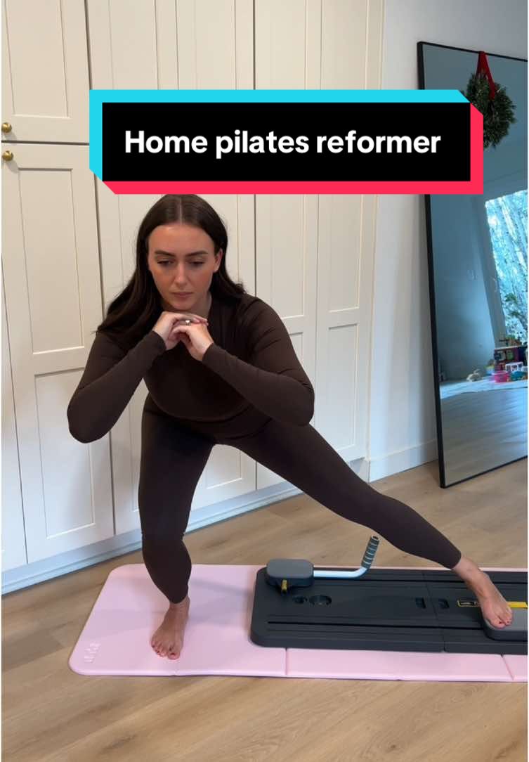 Pilates at home just got a whole lot better with this pilates reformer👏🏼#athomepilates #pilatesreformer #pilatesworkout #pilatesbody #workoutroutine #workoutmotivation #getfit #giftsforher #christmasgift 