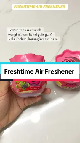 Orang membuka pintu rumah, muka terus tersenyum sebab bau wangi yang menyegarkan #freshtime #freshtimexchupachups #airfreshener 