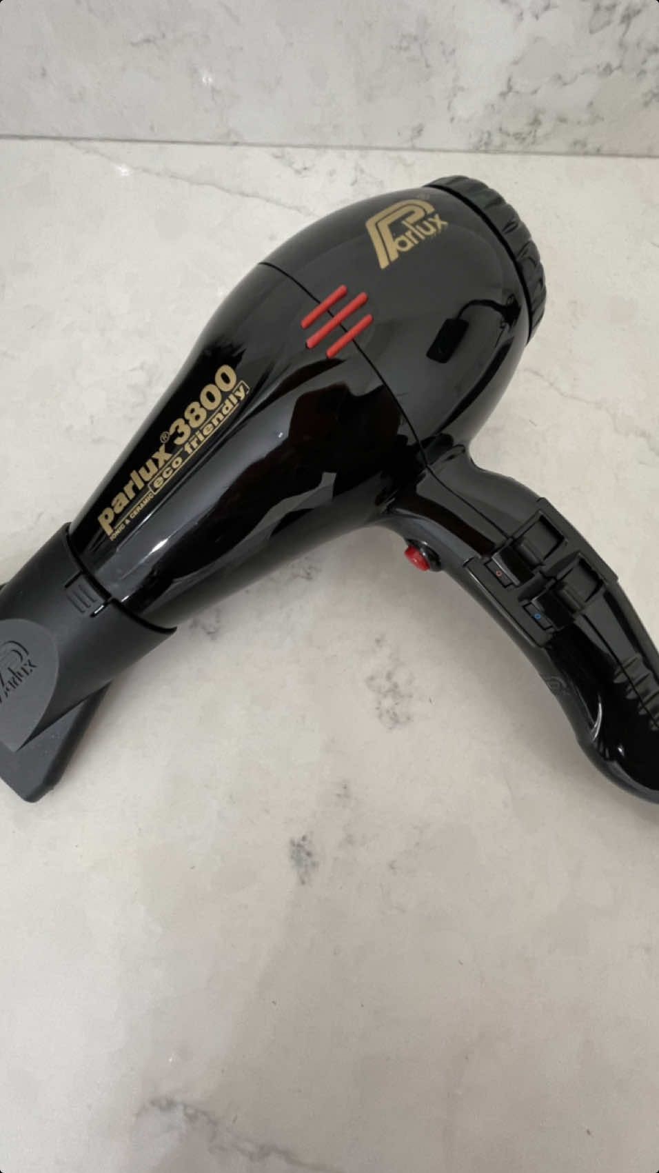 This is my favorite blowdryer! @ParluxOfficial 3800 💨 #fyfyfyfy #explore #trending #OOTD #fashion #bestblowdryer #hairtok 
