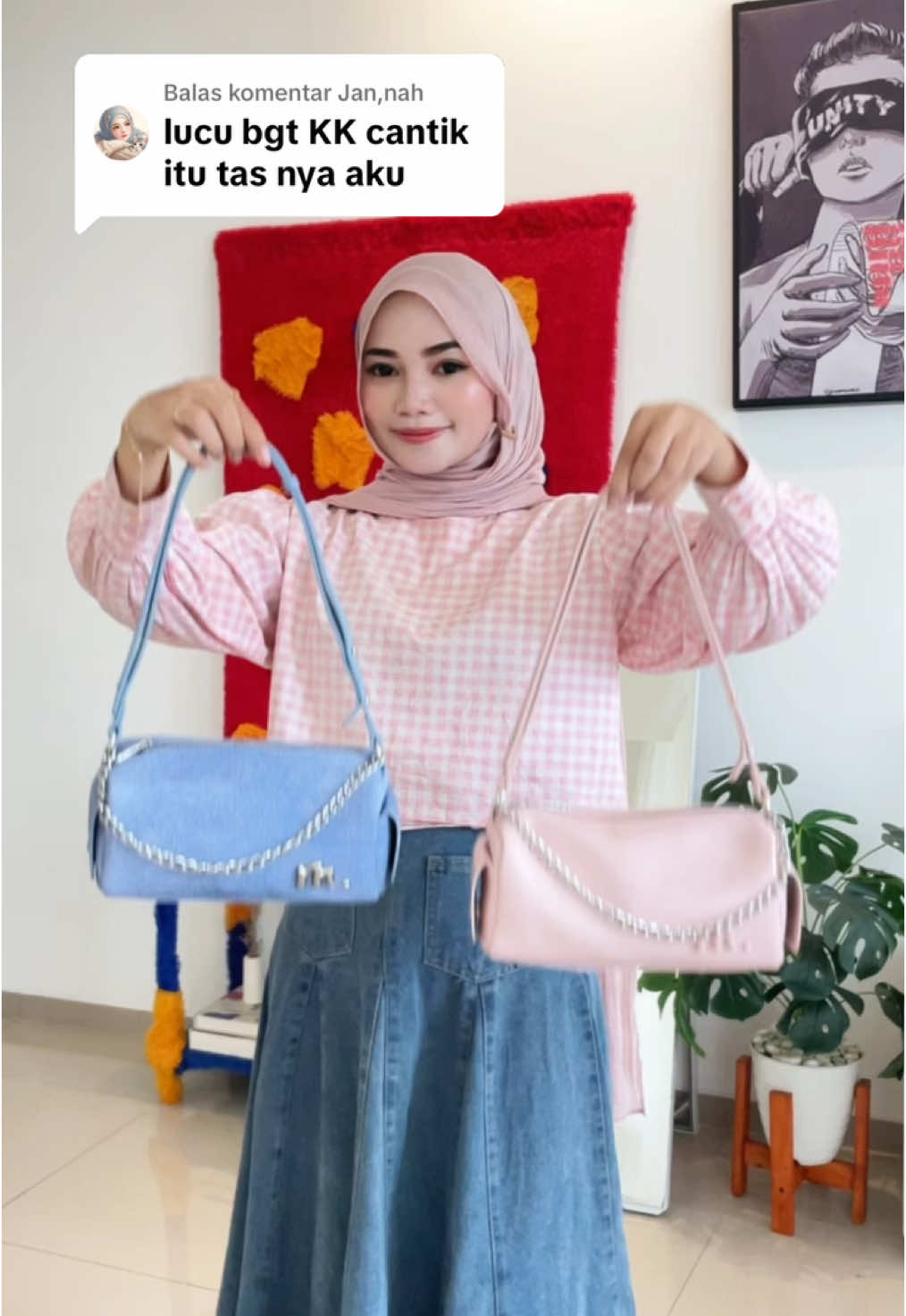Membalas @Jan,nah Emang cantik bgtt pliss tas nya🥺🫶🏻💖 #tas #tasviral #tasmossdoom  #streetinterview #prank #spill #chalenge #rekomendasi #outfit #spilloutfit #indahfh #OOTD #ootdhijab #fyp #outfitcakep #outfitideas #indahfadhella 