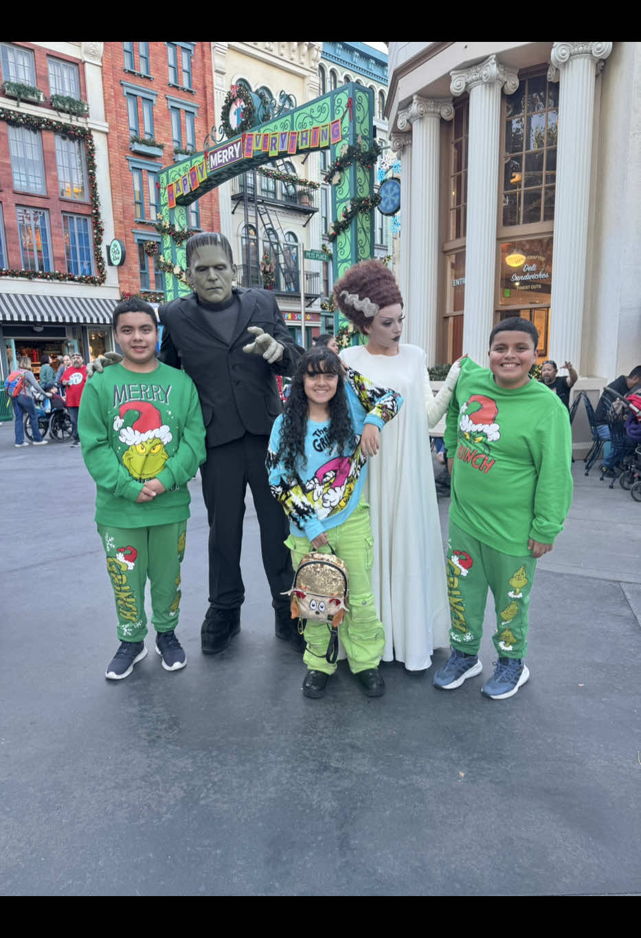 Omg the funniest encounter with @universalmonsters @Universal Destinations  #universalstudios #universalmonsters #universalstudioshollywood 