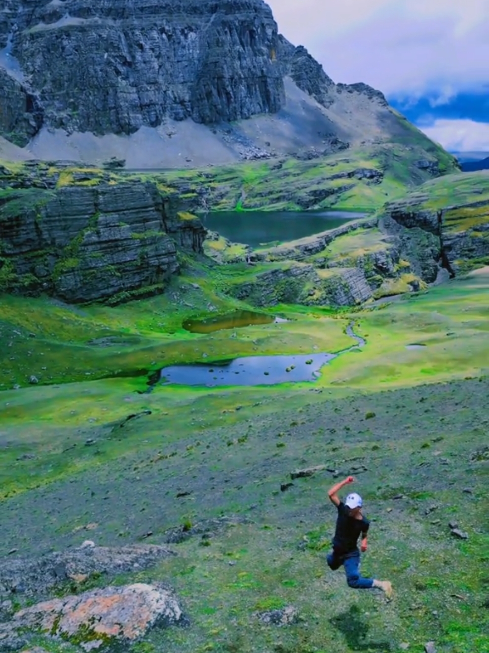 NECESITÓ MAS AVENTURAS 🥹🤍✨✌🏻❤️‍🔥🥰 #amor  #pasionporeltinku♥️🇧🇴  #ñampibolivia  #tinkuy  #parati  #bolivia🇧🇴  #iphilla  #paisaje  #pasion  #cima  #panorama  #vida  #dji  #viral_video  #felicidad  @TOURBIKER @Tec.Viajes.y.Aventura GRACIAS POR EL RECUERDO👊🏻✨✌🏻